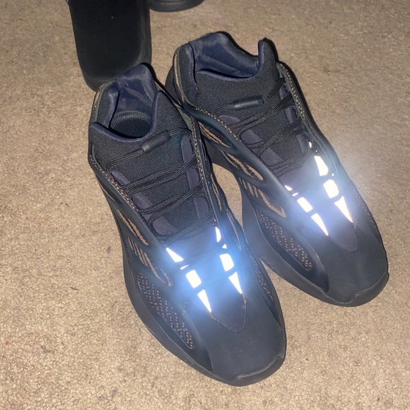 Yeezy 700 v3